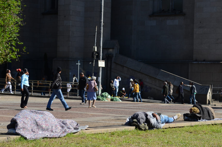 Saiba como ajudar moradores em situação de rua em dias frios. Foto: Rovena Rosa/Agência Brasil