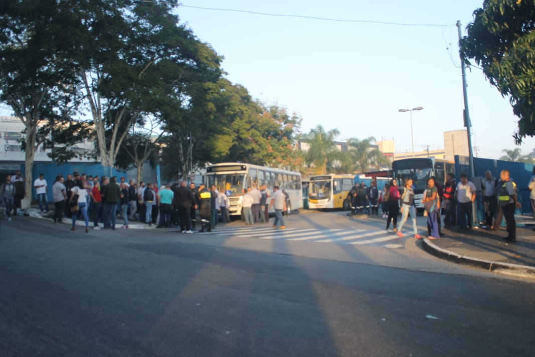 Greve de ônibus - Leste Online