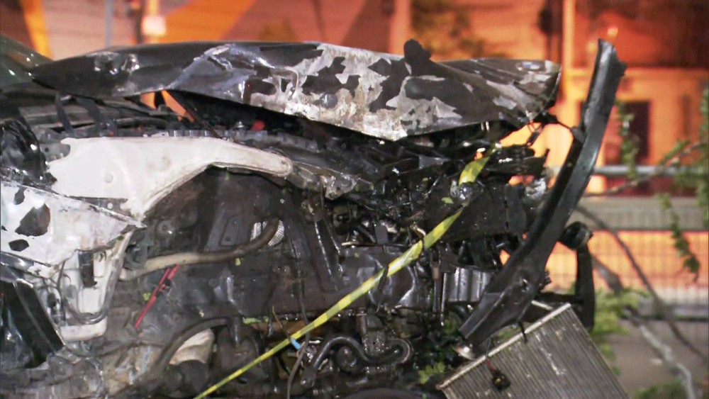 Carro destruído - Leste Online