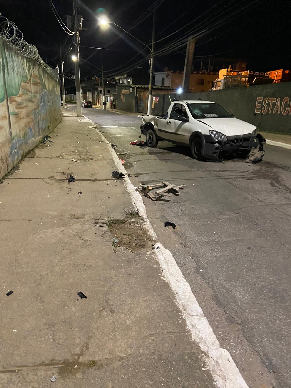 Veículo atingido - Leste Online