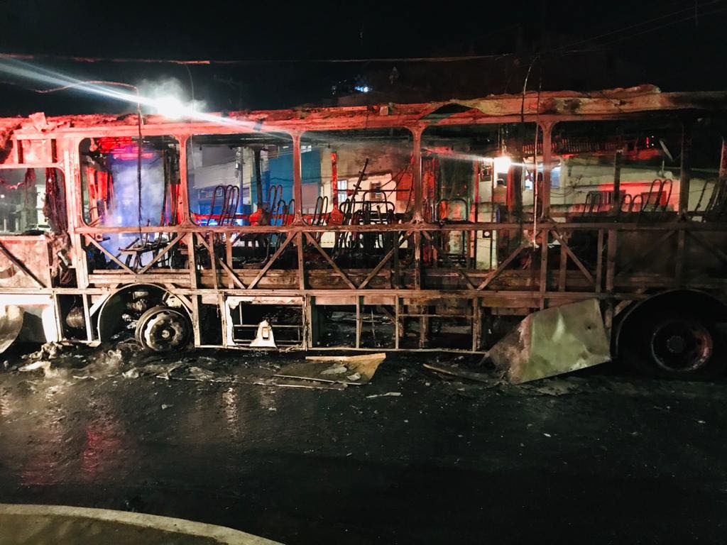 Ônibus incendiado 2 - Leste Online