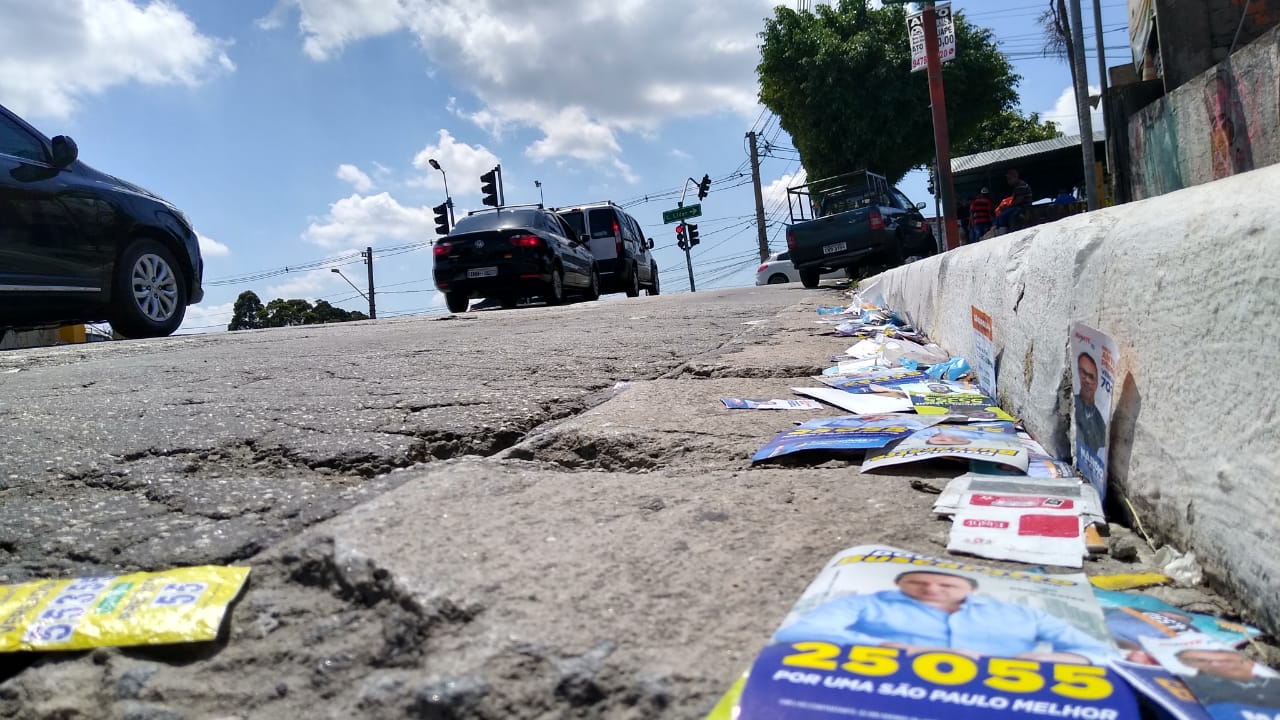 Sujeira na rua - Leste Online
