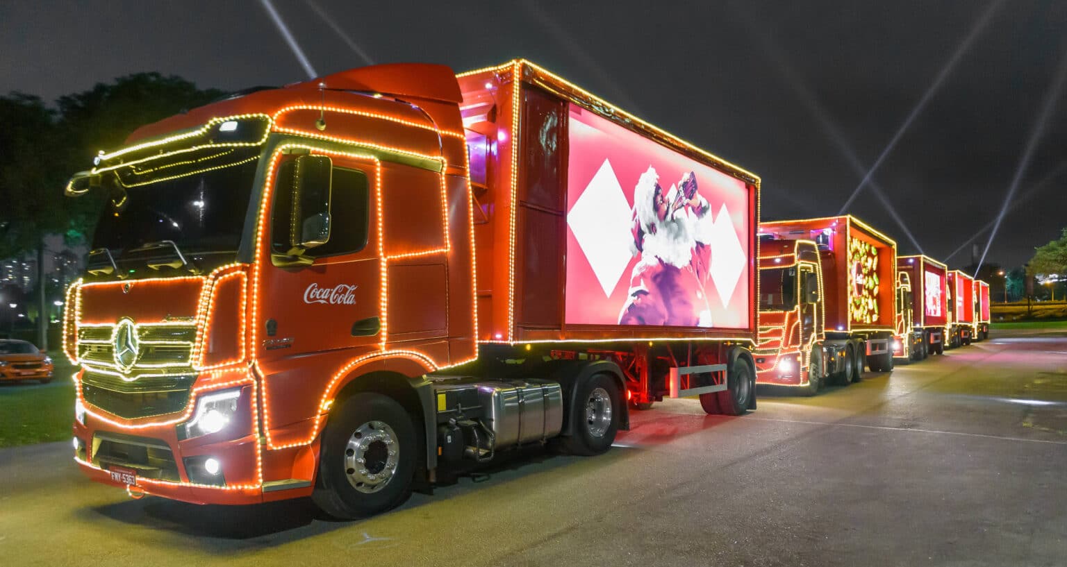 Caravana iluminada - Leste Online