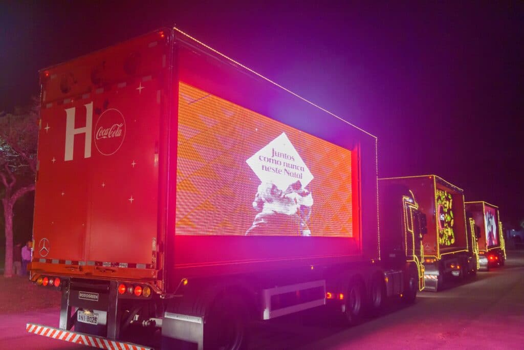 Caravana iluminada - Leste Online