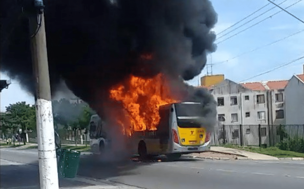Incêndio ônibus - Leste Online