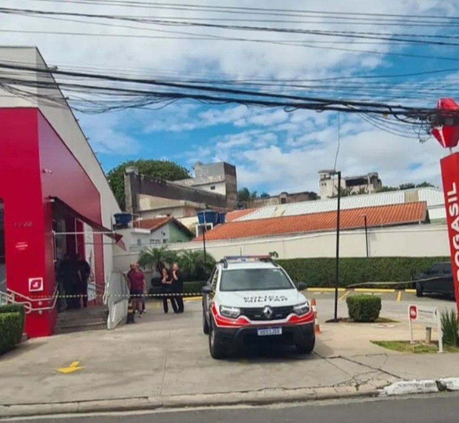 Assalto em farmácia - Leste Online