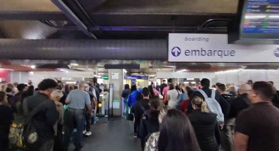 Caos no Metrô - Leste Online