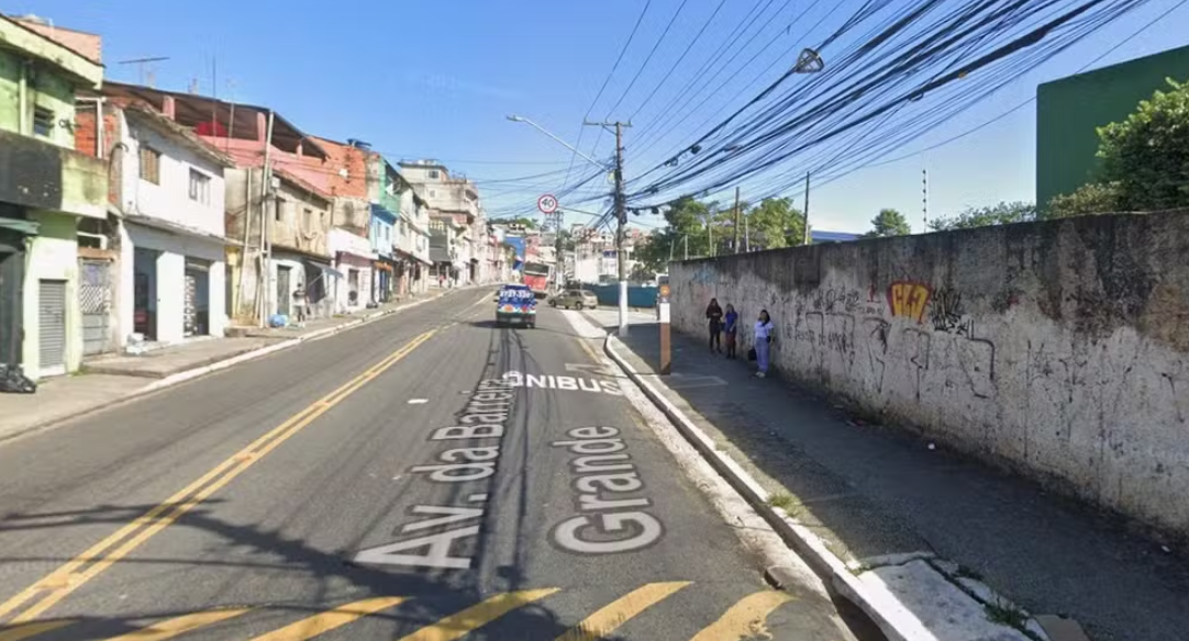 Ponto de ônibus - Leste Online